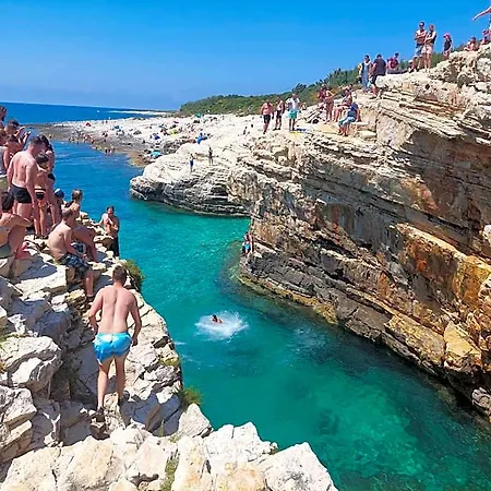 Отель Bora Seaview Медулин
