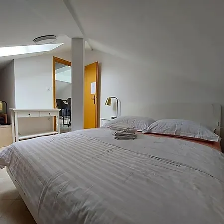 Bora Seaview Отель Медулин